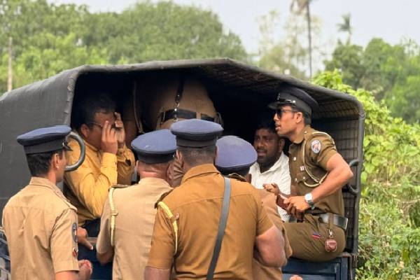 தையிட்டி போராட்டத்தில் அடக்குமுறையின் ஆயுதமாக மாறியுள்ள சட்டம்! அருட்தந்தை மா.சத்திவேல் கண்டனம் | Father Sathivel About Tayiti Vihara