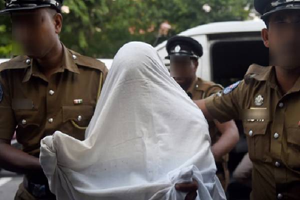 பொலிஸாருடன் செல்கையில் உயிரிழந்த சந்தேக நபர்! | The Suspect Died While Walking With The Police