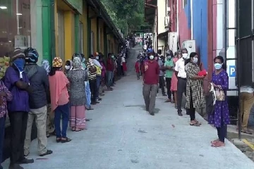 அரசியல் முடிவுகளால் பொருள் மற்றும் சேவை நெருக்கடி