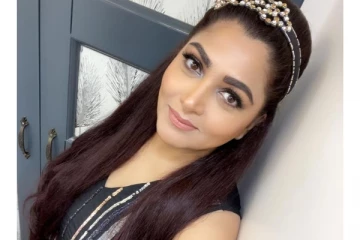 20 வயது பெண்ணாக மாறிய குஷ்பு... எடையை பாதியாக குறைத்து மார்டன் உடையில் ஷாக் கொடுத்த புகைப்படம்