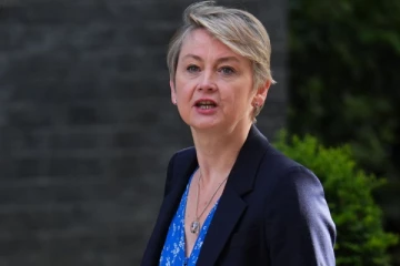 மேலும் ஒரு புலம்பெயர்தல் விதியைக் கடுமையாக்க பிரித்தானிய அரசு முடிவு