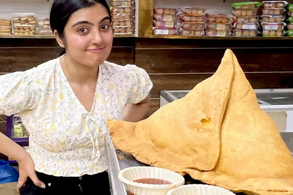 கரும்பு தின்ன கூலியா.... சமோசா சாப்பிட்டால் வெகுமதி; தலைசுற்றவைக்கும் பரிசுத்தொகை! | Reward Eating Baahubali Samosa Dizzying Prizes