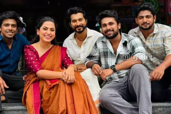 புதிய கார் வாங்கியுள்ள அய்யனார் துணை சீரியல் நடிகர் பாண்டியன்... மனைவியுடன் வைரல் வீடியோ! | Serial Actor Buys New Car Details