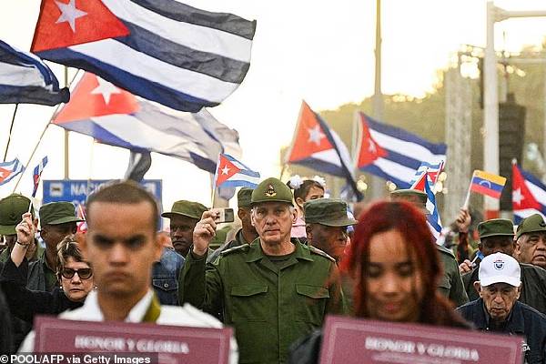 எண்ணெய் ஏற்றுமதி தொடர்பில் உலக நாடுகளுக்கு மீண்டும் வரி அச்சுறுத்தல் விடுத்த ட்ரம்ப் | Selling Oil Trump Threatens Tariffs