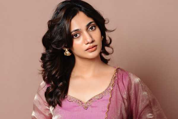 படுக்கையில் விதவிதமாக போஸ்!! நடிகை லாஸ்லியாவின் க்யூட் புகைப்படங்கள்.. | Actress Losliya Latest Photoshoot Post Viral படுக்கையில் விதவிதமாக போஸ்!! நடிகை லாஸ்லியாவின் க்யூட் புகைப்படங்கள்.. | Actress Losliya Latest Photoshoot Post Viral