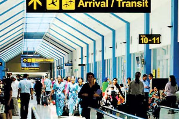 கனடாவில் இருந்து இலங்கை சென்ற நபருக்கு நேர்ந்த சோகம்! | Passenger Dies At Airport