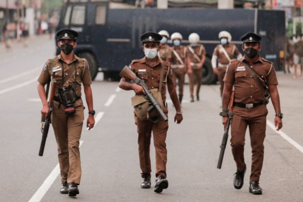 வவுனியாவில் காதலியை மிரட்டி பணம் பெற்ற இளைஞர் மீது பொலிஸ் முறைப்பாடு | Vavuniya Complaint Young Woman Money By Blackmail