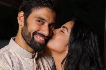 பிரபல சீரியல் நடிகைக்கு அவரது காதலனுடன் நிச்சயதார்த்தம் முடிந்தது.. போட்டோஸ் இதோ