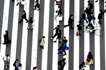 மக்கள் தொகை சரிவு; அதிகரிக்கும் வெளிநாட்டவர்களின் வருகை