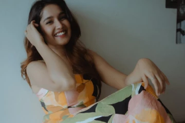 தனுஷ் பட ஹீரோயின் அனிகாவின் லேட்டஸ்ட் போட்டோஷூட் புகைப்படங்கள்