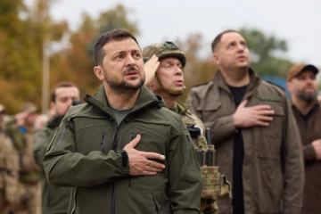 சுற்றி வளைக்கும் ரஷ்ய படைகள்: முக்கிய தளபதியை பணிநீக்கம் செய்து ஜெலென்ஸ்கி உத்தரவு