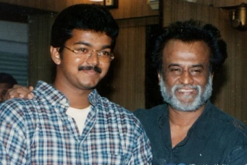 ரஜினிக்கு மாலை அணிவித்து தனது படத்தின் வெற்றியை கொண்டாடிய நடிகர் விஜய்! அன்சீன் புகைப்படம்