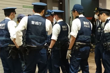 பிரதமரின் அலுவலகத்தில் துப்பாக்கியால் சுட்டு பொலிஸார் ஒருவர் பலி