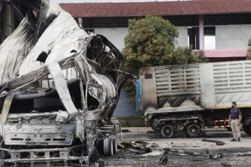 දකුණු තායිලන්තයේ පිපිරීම් සහ ගිනි තැබීම මාලාවක් - වැඩි විස්තර