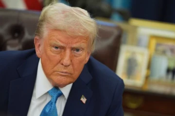 டிரம்பின் திட்டத்தில் இலங்கைக்கு பேரிடி ; வேலை பறிபோகும் அபாயத்தில் ஆயிரக்கணக்கானோர்