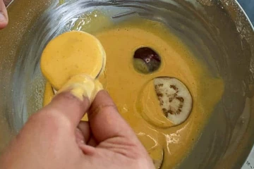 நாவில் எச்சில் ஊறும் பஜ்ஜி...ஐந்தே நிமிடத்தில் சுடச் சுட செய்வது எப்படி?