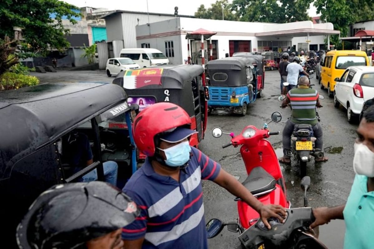 கோட்டாய ஆட்சி போன்று அநுர ஆட்சியிலும் தொடரும் மரணம் - நீண்ட வரிசையில் காத்திருந்தவரின் நிலை | Man Died In Heart Attack In A Fuel Queue