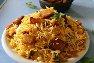 பார்த்தவுடனே ருசிக்க தூண்டும் சுவையான பிரெட் பிரியாணி - செய்வது எப்படி?