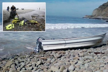 கடற்கரையில் கவிழ்ந்த கடத்தல் படகுகள்: 8 உயிரிழந்த நிலையில் மீட்பு பணி தீவிரம்