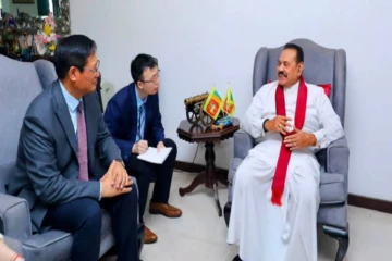 இந்திய பாதுகாப்பு அமைச்சர் இலங்கையில் :மகிந்தவை தேடிச் சென்று சந்தித்த சீனாவின் புதிய தூதுவர் : வழங்கப்பட்ட அன்பளிப்பு