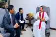 இந்திய பாதுகாப்பு அமைச்சர் இலங்கையில் :மகிந்தவை தேடிச் சென்று சந்தித்த சீனாவின் புதிய தூதுவர் : வழங்கப்பட்ட அன்பளிப்பு