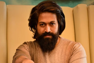 பிரமாண்ட சொகுசு காரை வாங்கிய KGF யாஷ்!.. விலை மட்டும் இத்தனை கோடியா?