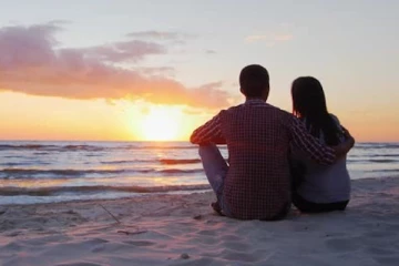 இலங்கை கடற்கரையில் அநாகரீகமாக நடந்து கொண்ட 35 ஜோடிகள் கைது