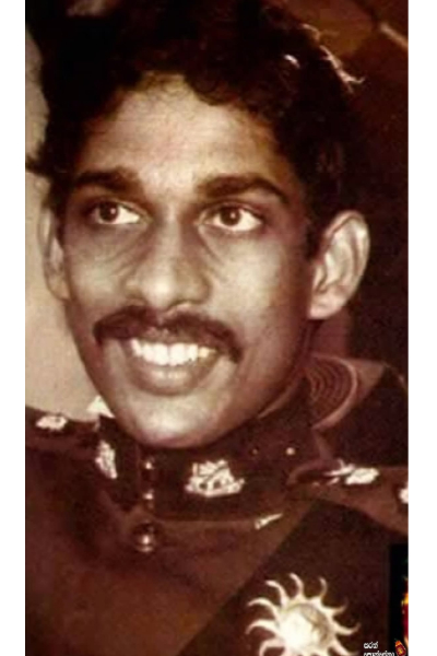 ඔබ ආදරය කරන චරිතවල ඔබ නොදුටු තරුණ වියේ ජායාරුප  | Famous People Hidden Images Politicians Actors
