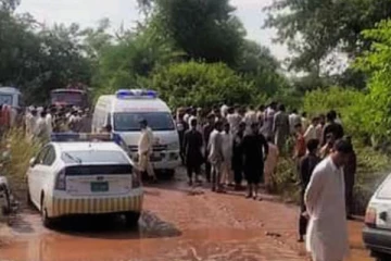 திருமண நிகழ்வுக்கு சென்று திரும்பிய குடும்பம்! வழியில் நேர்ந்த கோர விபத்து.. ஒரே குடும்பத்தை சேர்ந்த 7 பேர் பலி