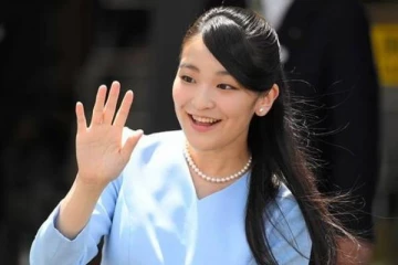 காதலனுக்காக மொத்த சொத்தையும் விட்டுக் கொடுத்த இளவரசி!