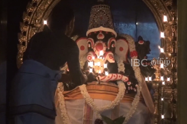 தீபாவளியை முன்னிட்டு நல்லூரில் சிறப்பு வழிபாடு | Deepavali Festival Day In Sri Lanka In 2025