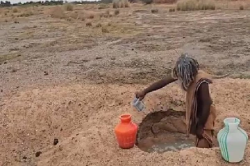 தனியொரு ஆளாக வசிக்கும் முதியவர்; ஊரே காலியான சோகம் - பின்னணி என்ன?