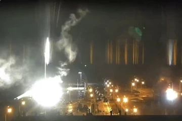 ஐரோப்பாவின் மிகப்பெரிய அணு மின் நிலையத்தை தாக்கிய ரஷ்ய படைகள்: அணு உலையில் தீப்பற்றியதால் பரபரப்பு