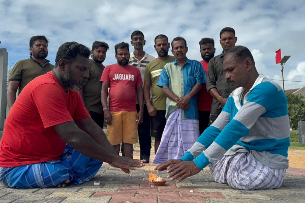 முல்லைத்தீவு கடற்கரையில் மாவீரர்களுக்கு அஞ்சலி | Tribute To Heroes On Mullaitivu Beach