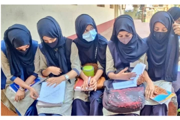 விஸ்வரூபம் எடுக்கும் ஹிஜாப் விவகாரம்! நடப்பது என்ன?