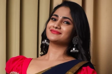 சிரித்தபடி புகைப்படத்தை வெளியிட்ட நடிகை பிக் பாஸ் லாஸ்லியா - அழகிய புகைப்படத்திற்கு குவியும் லைக்ஸ்