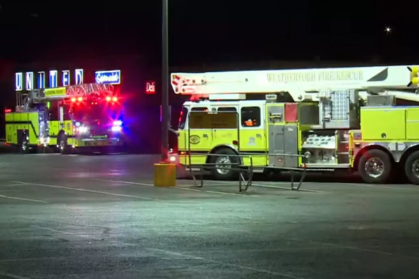 அமெரிக்காவில் ரசாயன வாயு கசிவு ; 36 பேருக்கு மூச்சுத்திணறல் | Chemical Gas Leak In The U S அமெரிக்காவில் ரசாயன வாயு கசிவு ; 36 பேருக்கு மூச்சுத்திணறல் | Chemical Gas Leak In The U S