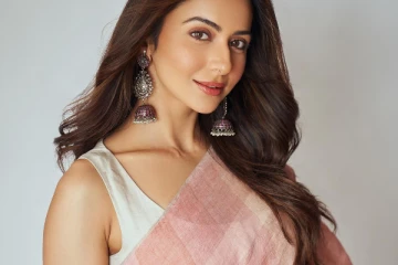 ரகுல் ப்ரீத் சிங் சேலையில் அழகிய போட்டோஷூட்