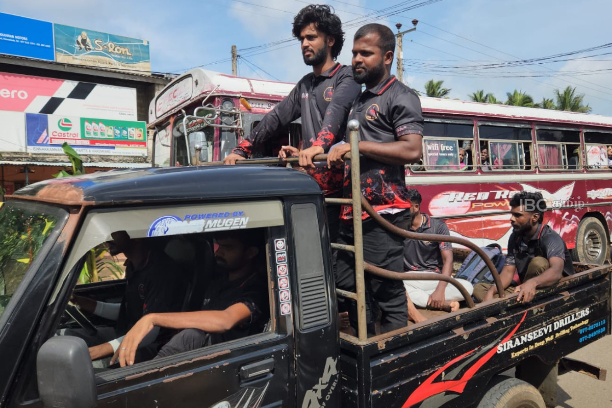 யாழ்ப்பாணத்திலிருந்து முள்ளிவாய்க்கால் சென்ற யாழ்.பல்கலை மாணவர்கள் | Jaffna University Students Going To Mullivaikkal