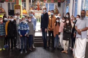 இந்து மதத்தின் சைவ சித்தாந்தங்களை அறிந்துகொள்ள வந்த வெளிநாட்டு மாணவர்கள்