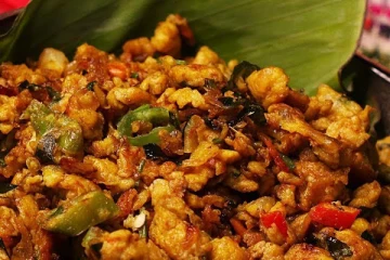 ரோட்டு கடை முட்டை கொத்து பரோட்டா சுடச் சுட வீட்டிலேயே செய்து ருசிக்கலாம்!