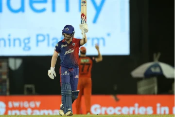 டி20 கிரிக்கெட்டில் புதிய வரலாறு படைத்த வார்னர்! மிரட்டல் சாதனை