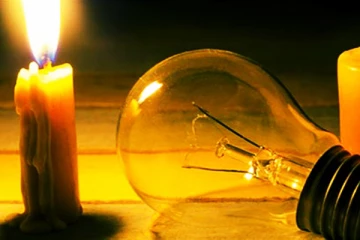 நாட்டின் பல பகுதிகளில் இருளில் மூழ்கிய வீடுகள்