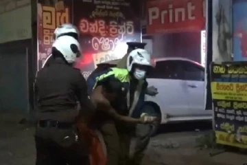 களனி பல்கலைக்கழகத்திற்கு அருகில் பதற்றநிலை! பௌத்த பிக்குகள் மீது தாக்குதல் (PHOTOS)