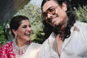 படுக்கையறையில் கொஞ்சி விளையாடும் வரலட்சுமி.. வைரலாகும் வீடியோ!!