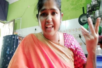 காவல் நிலையம் முன் தீக்குளிக்க முயன்ற டிக் டாக் பிரபலம் சூர்யா தேவி கைது..!