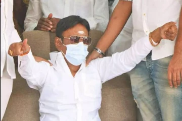 உங்களுக்கா கேப்டன் இப்படி ஒரு நிலைமை..! கையை கூட உயர்த்த முடியாமல் விஜயகாந்த் அவதி