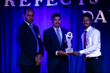 அனைத்துலக பேசு தமிழா பேசு வெற்றியாளன் மோகனராஜ் ஹரிகரனுக்கு "இலட்சிய இளைஞன்" விருது