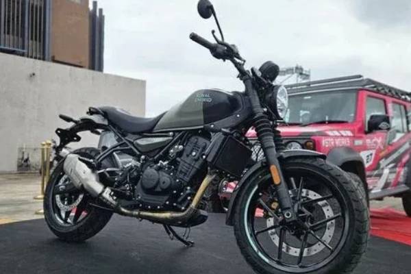 Royal Enfield Guerrilla 450 பைக்கின் புதிய கலர் ஆப்ஷன் அறிமுகம்.., விலை எவ்வளவு? | New Color Option Royalenfield Guerrilla 450 Launch