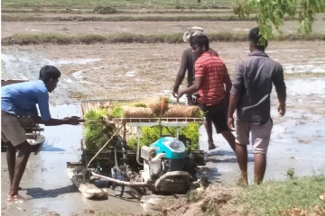 நஞ்சற்ற விவசாய முயற்சியில் யாழ். பல்கலை பட்டதாரிகள் - அமைச்சர் டக்ளஸ் பாராட்டு